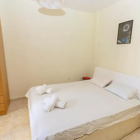 Sea View Maisonette In